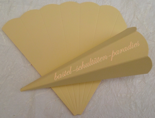 Schultütenrohling 23cm vanille